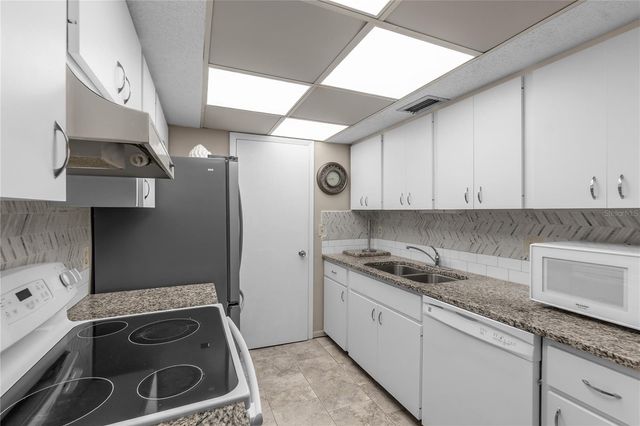 4119 61ST AVENUE TERRACE W 102, Bradenton, FL 34210