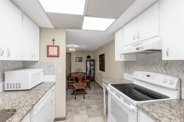 4119 61ST AVENUE TERRACE W 102, Bradenton, FL 34210
