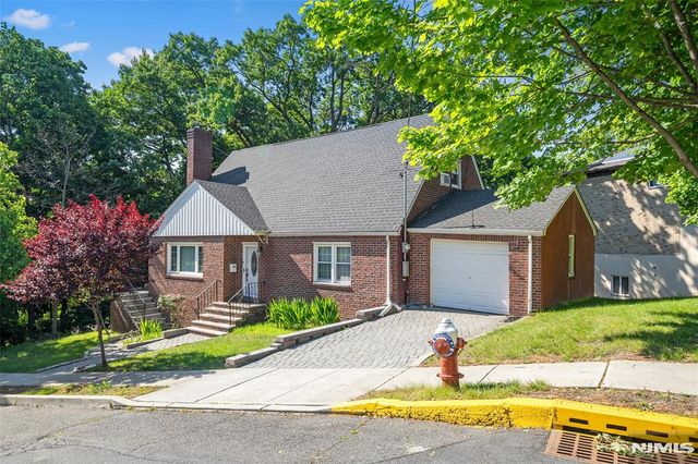 553 Ray Avenue, Ridgefield, NJ 07657