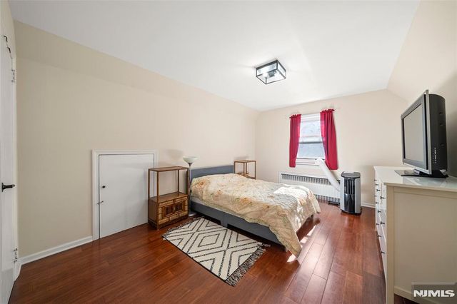 553 Ray Avenue, Ridgefield, NJ 07657