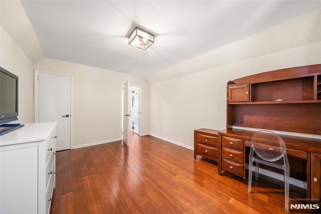 553 Ray Avenue, Ridgefield, NJ 07657