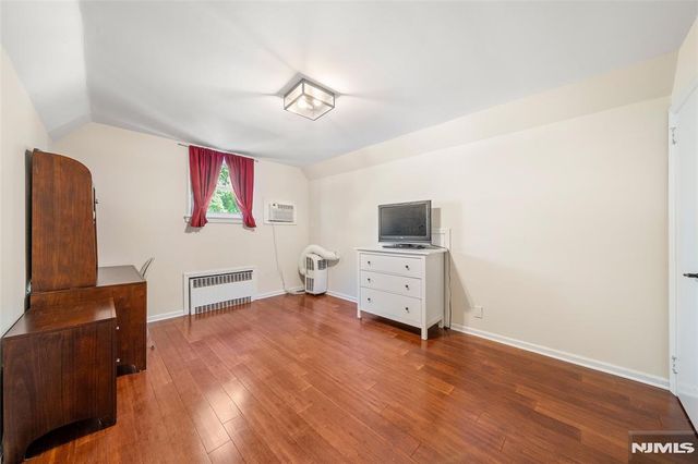 553 Ray Avenue, Ridgefield, NJ 07657