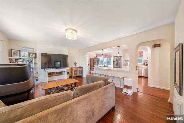553 Ray Avenue, Ridgefield, NJ 07657