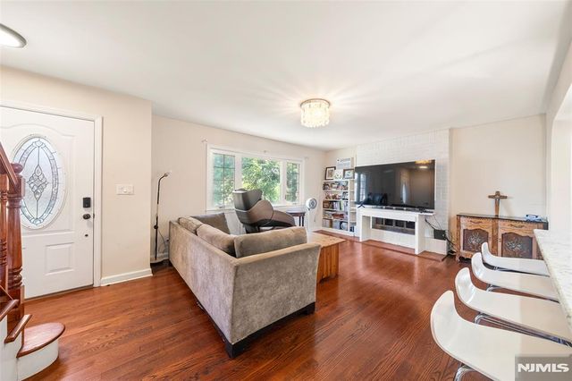 553 Ray Avenue, Ridgefield, NJ 07657