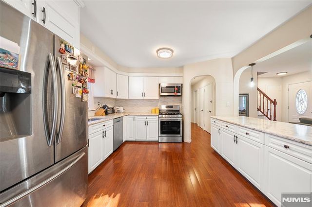553 Ray Avenue, Ridgefield, NJ 07657