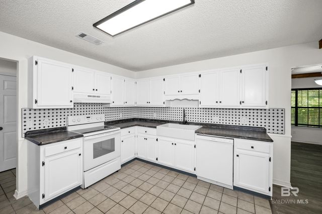 2776 Santa Rosa Circle, Lillian, AL 36549