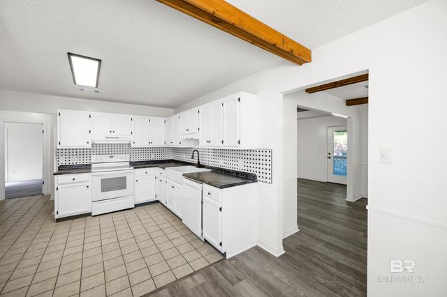 2776 Santa Rosa Circle, Lillian, AL 36549