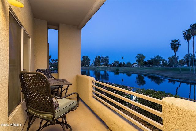 7401 W ARROWHEAD CLUBHOUSE Drive 1086, Glendale, AZ 85308