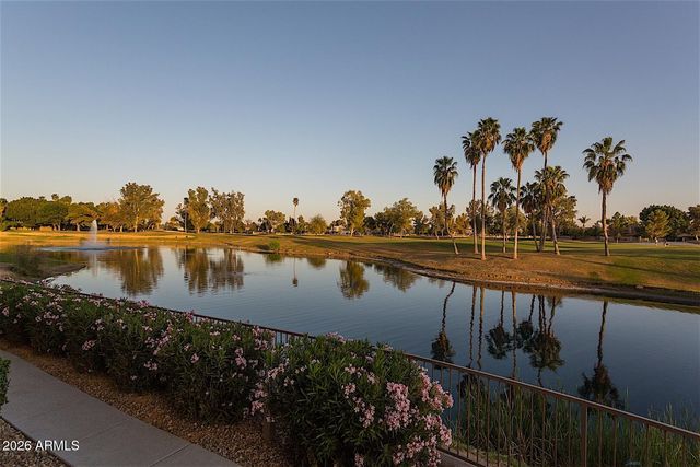 7401 W ARROWHEAD CLUBHOUSE Drive 1086, Glendale, AZ 85308