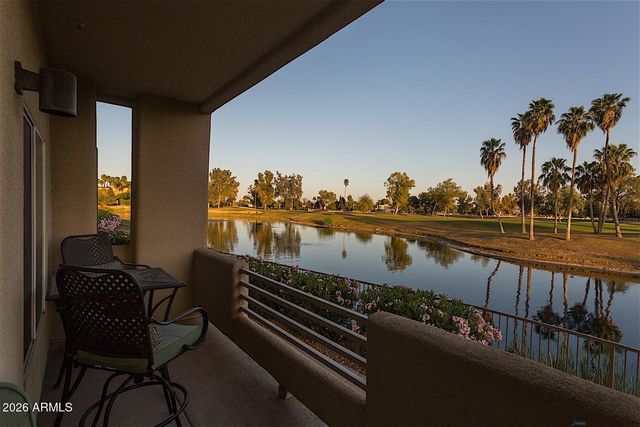 7401 W ARROWHEAD CLUBHOUSE Drive 1086, Glendale, AZ 85308