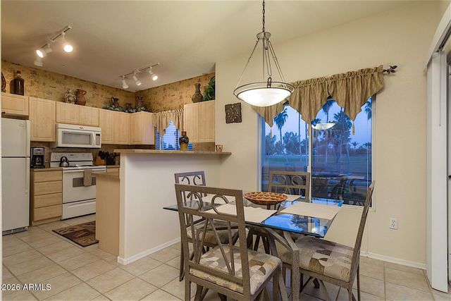 7401 W ARROWHEAD CLUBHOUSE Drive 1086, Glendale, AZ 85308