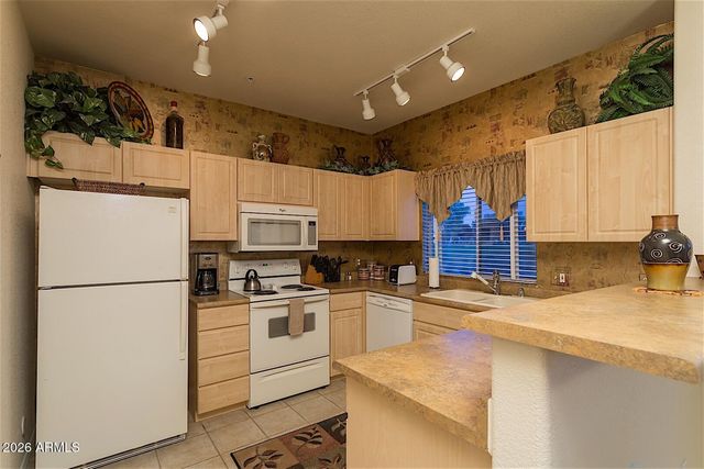7401 W ARROWHEAD CLUBHOUSE Drive 1086, Glendale, AZ 85308