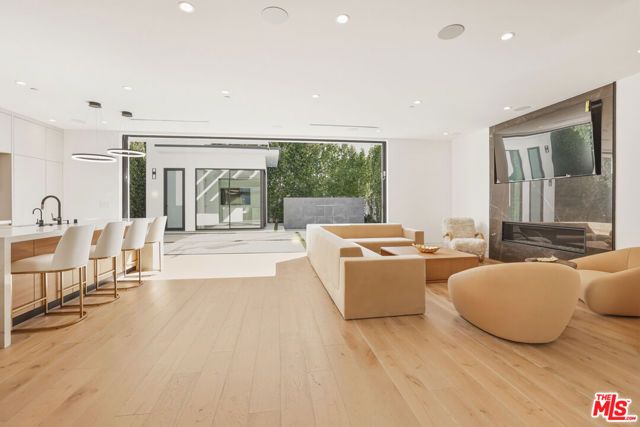 5316 Lennox Avenue, Sherman Oaks, CA 91401
