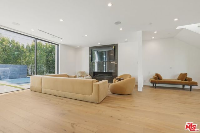 5316 Lennox Avenue, Sherman Oaks, CA 91401