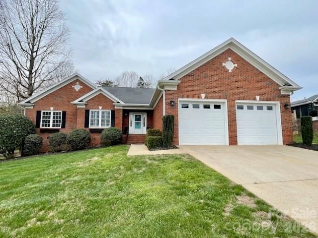 4945 Brookridge Drive NE, Hickory, NC 28601