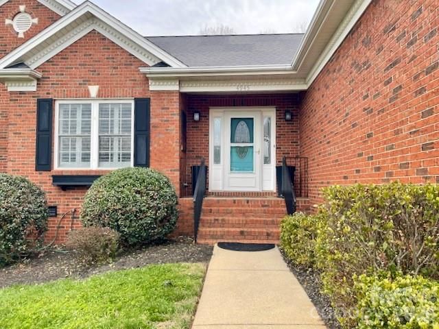 4945 Brookridge Drive NE, Hickory, NC 28601