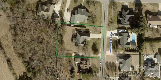 4945 Brookridge Drive NE, Hickory, NC 28601