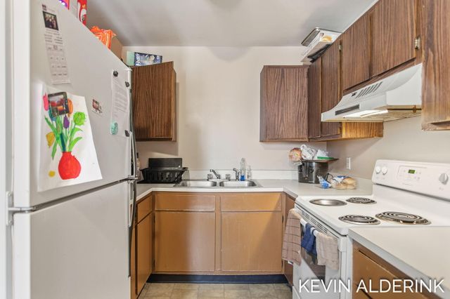 1144 Country Lane, Holland, MI 49423