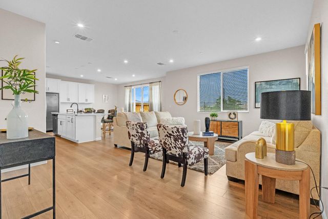 8308 Loyal Dr, Sacramento, CA 95829