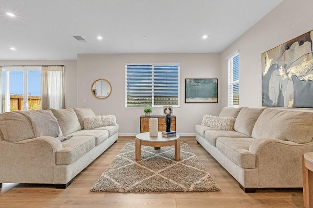 8308 Loyal Dr, Sacramento, CA 95829