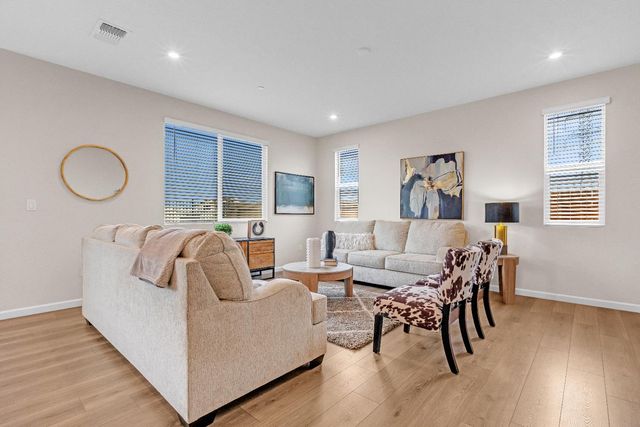 8308 Loyal Dr, Sacramento, CA 95829