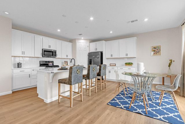 8308 Loyal Dr, Sacramento, CA 95829