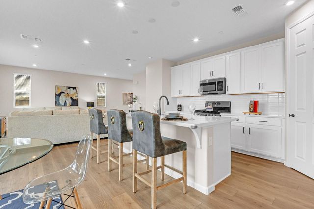 8308 Loyal Dr, Sacramento, CA 95829