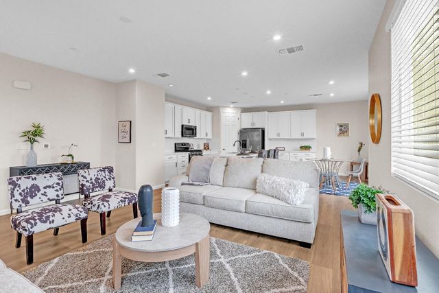 8308 Loyal Dr, Sacramento, CA 95829