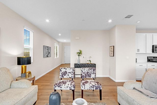 8308 Loyal Dr, Sacramento, CA 95829