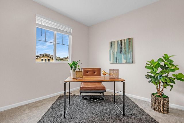 8308 Loyal Dr, Sacramento, CA 95829