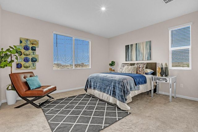 8308 Loyal Dr, Sacramento, CA 95829