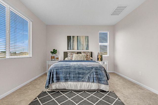 8308 Loyal Dr, Sacramento, CA 95829