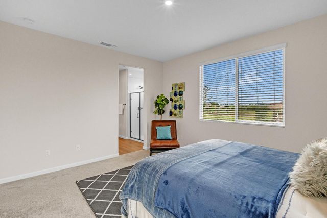 8308 Loyal Dr, Sacramento, CA 95829