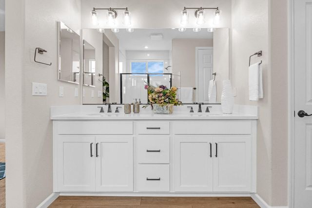 8308 Loyal Dr, Sacramento, CA 95829