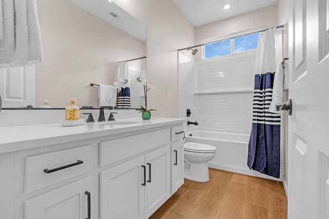 8308 Loyal Dr, Sacramento, CA 95829