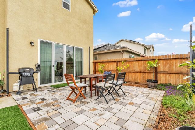 8308 Loyal Dr, Sacramento, CA 95829