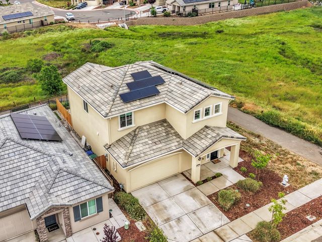 8308 Loyal Dr, Sacramento, CA 95829