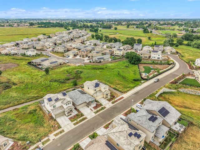 8308 Loyal Dr, Sacramento, CA 95829