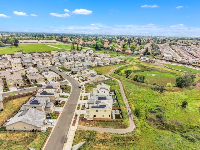 8308 Loyal Dr, Sacramento, CA 95829