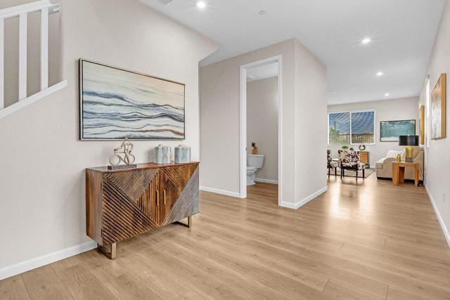 8308 Loyal Dr, Sacramento, CA 95829