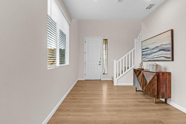 8308 Loyal Dr, Sacramento, CA 95829