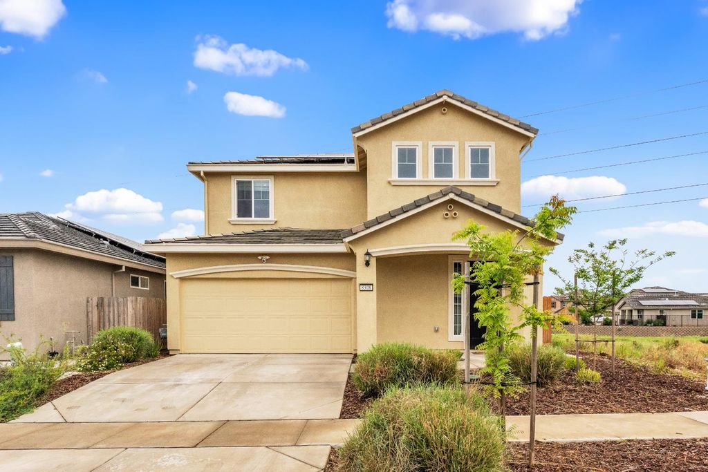 8308 Loyal Dr, Sacramento, CA 95829