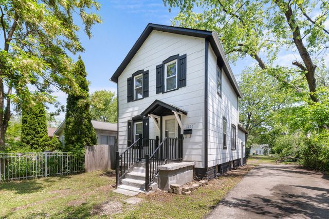 3225 Gilead Avenue, Zion, IL 60099