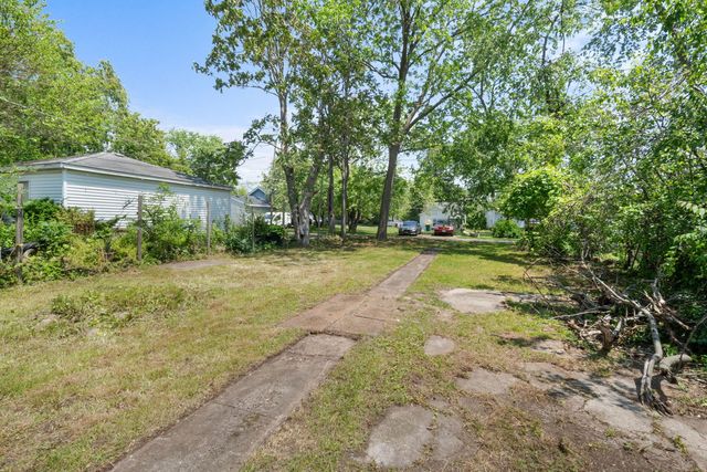 3225 Gilead Avenue, Zion, IL 60099