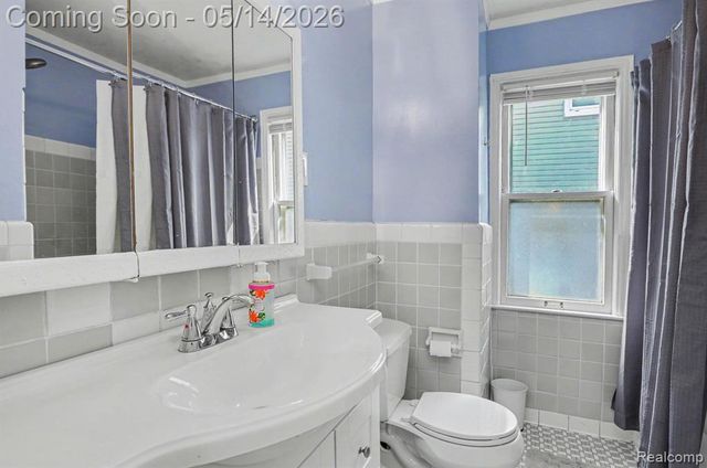 21900 Revere Street, Saint Clair Shores, MI 48080