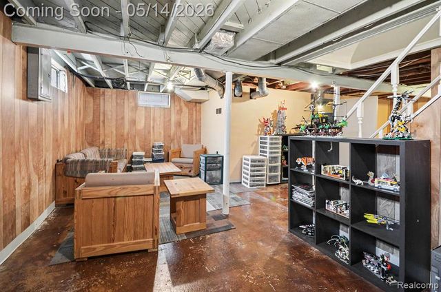 21900 Revere Street, Saint Clair Shores, MI 48080