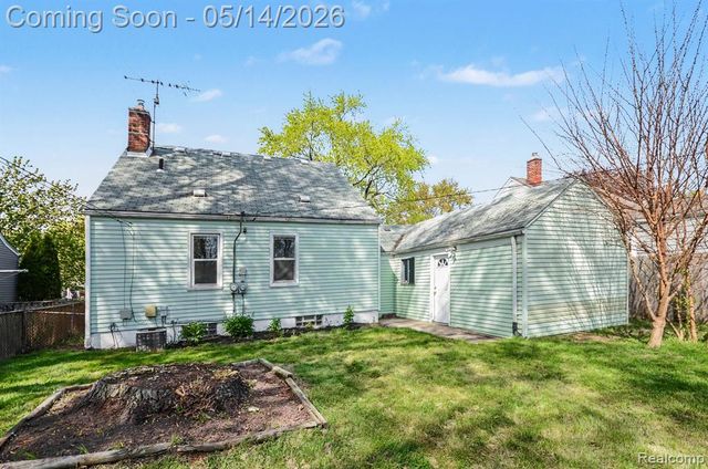 21900 Revere Street, Saint Clair Shores, MI 48080