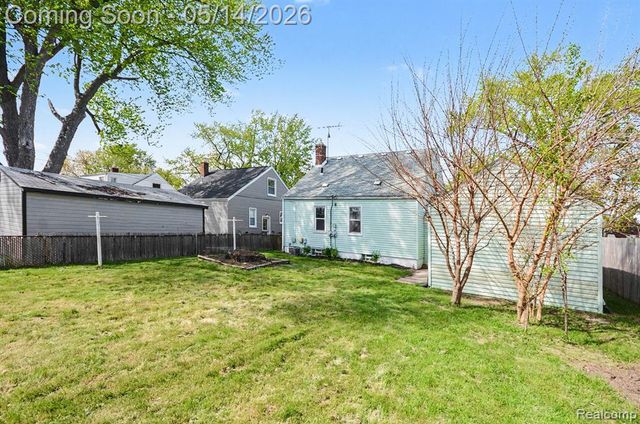 21900 Revere Street, Saint Clair Shores, MI 48080