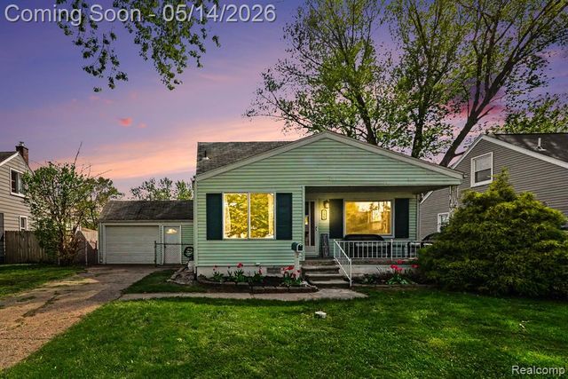 21900 Revere Street, Saint Clair Shores, MI 48080