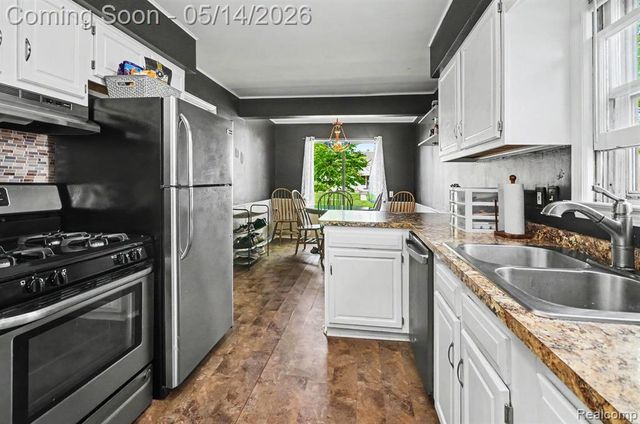 21900 Revere Street, Saint Clair Shores, MI 48080